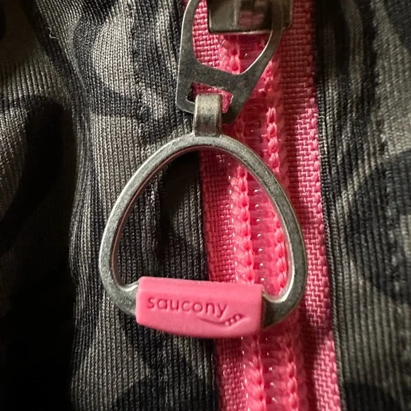 Saucony Long sleeve Athletic Zip Up Jacket. Size small - Picture 6 of 7